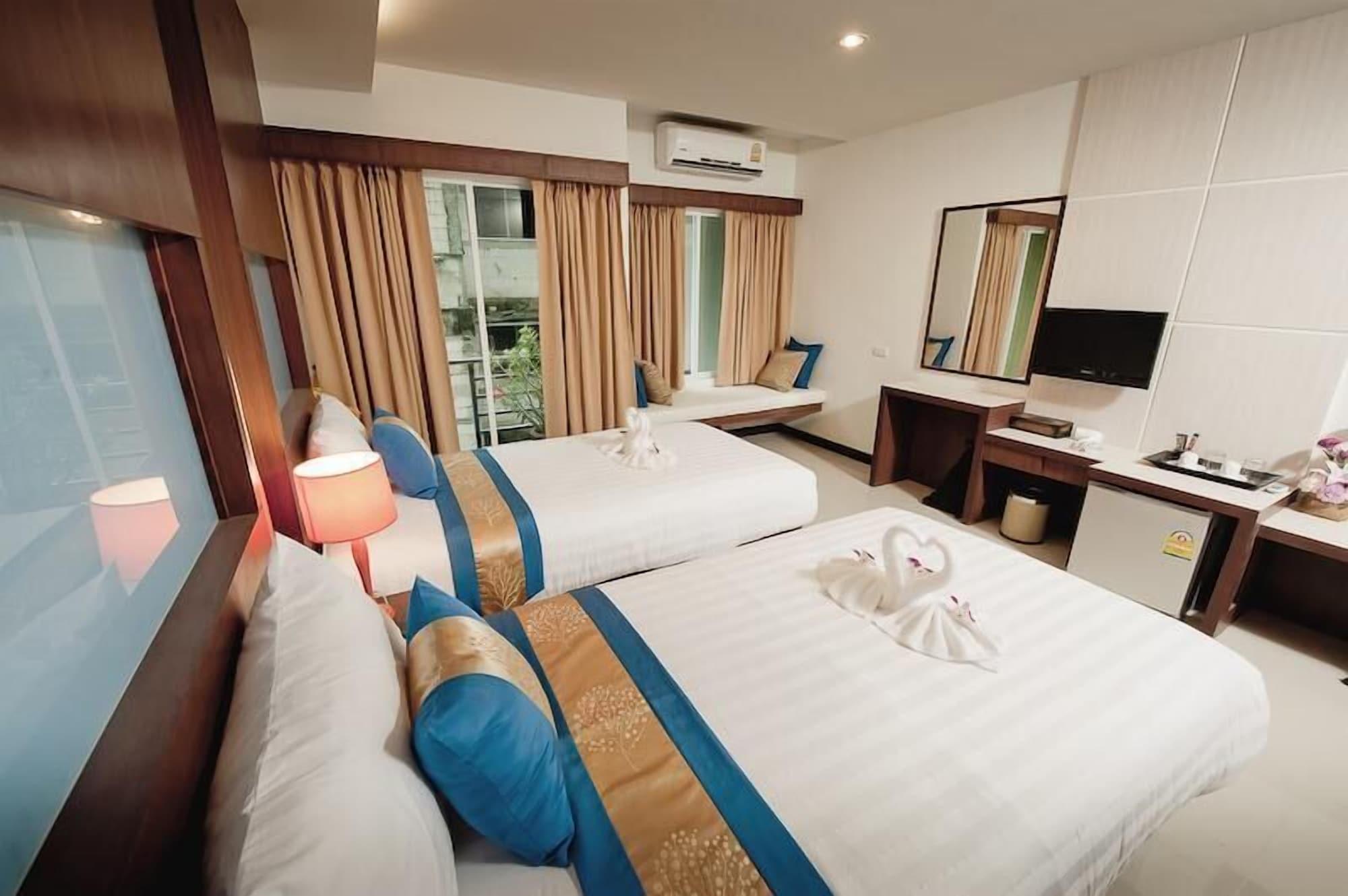 Hotel Tuana Blue Sky Patong Exterior foto