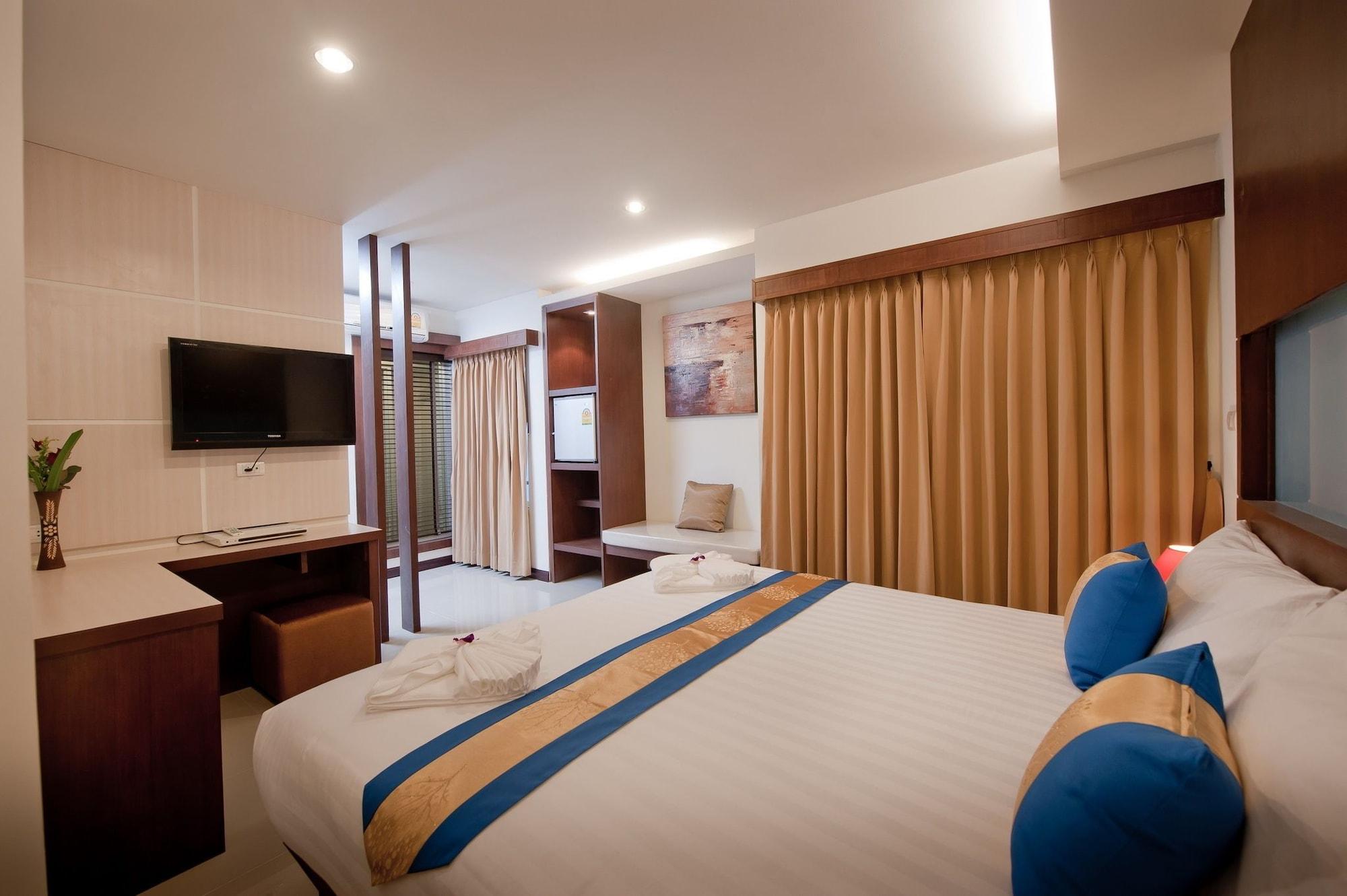 Hotel Tuana Blue Sky Patong Exterior foto