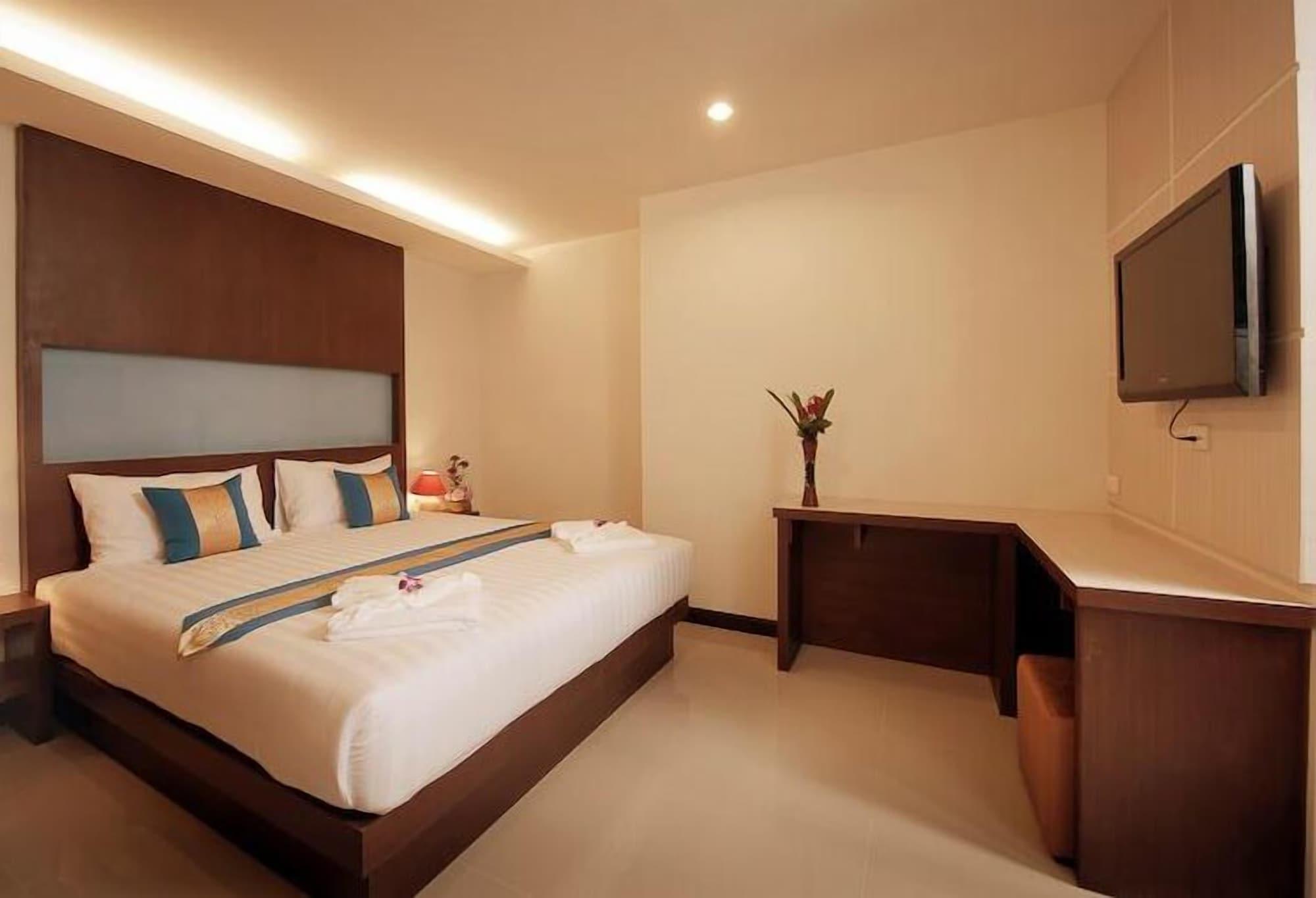 Hotel Tuana Blue Sky Patong Exterior foto