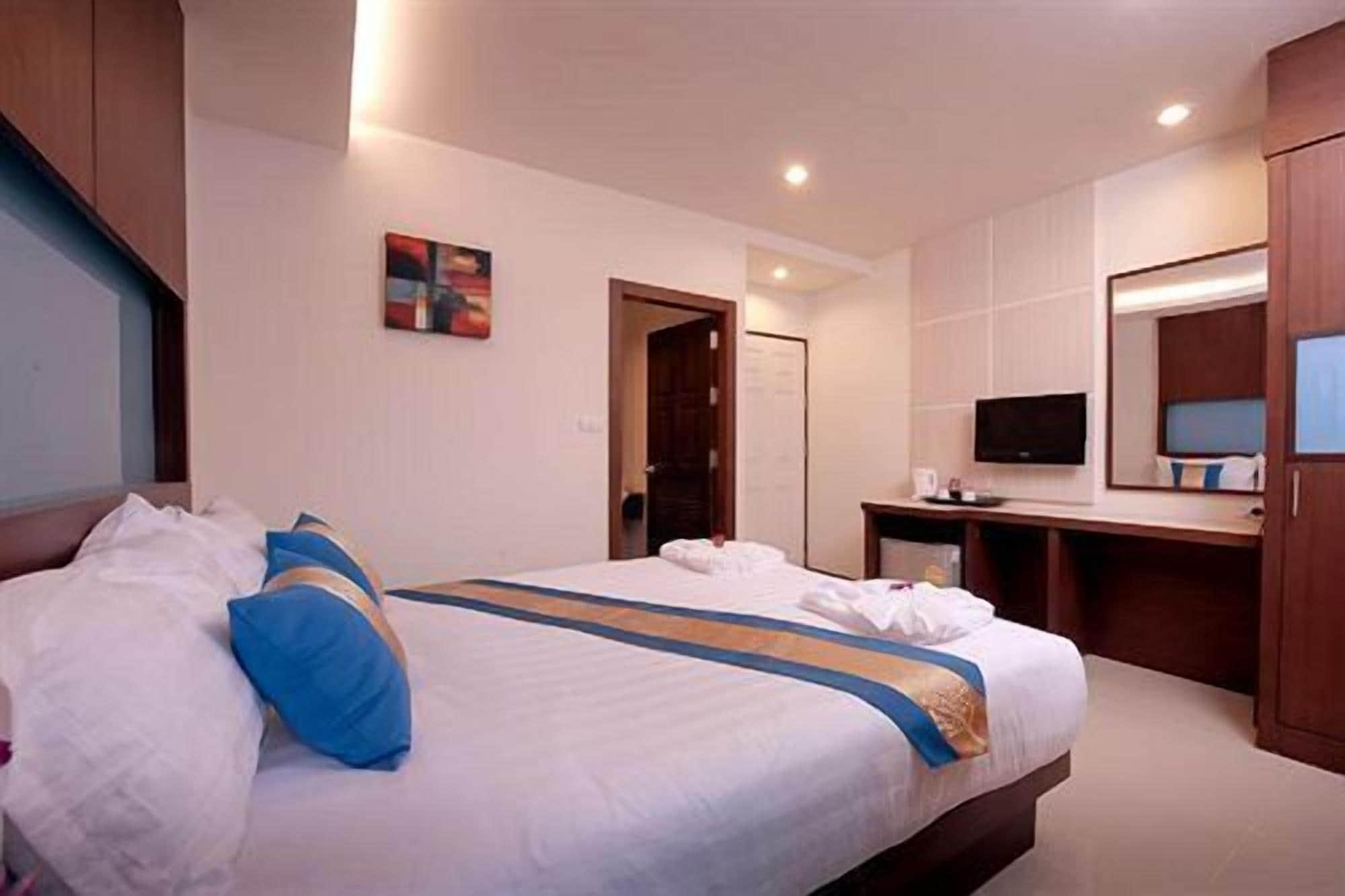 Hotel Tuana Blue Sky Patong Exterior foto