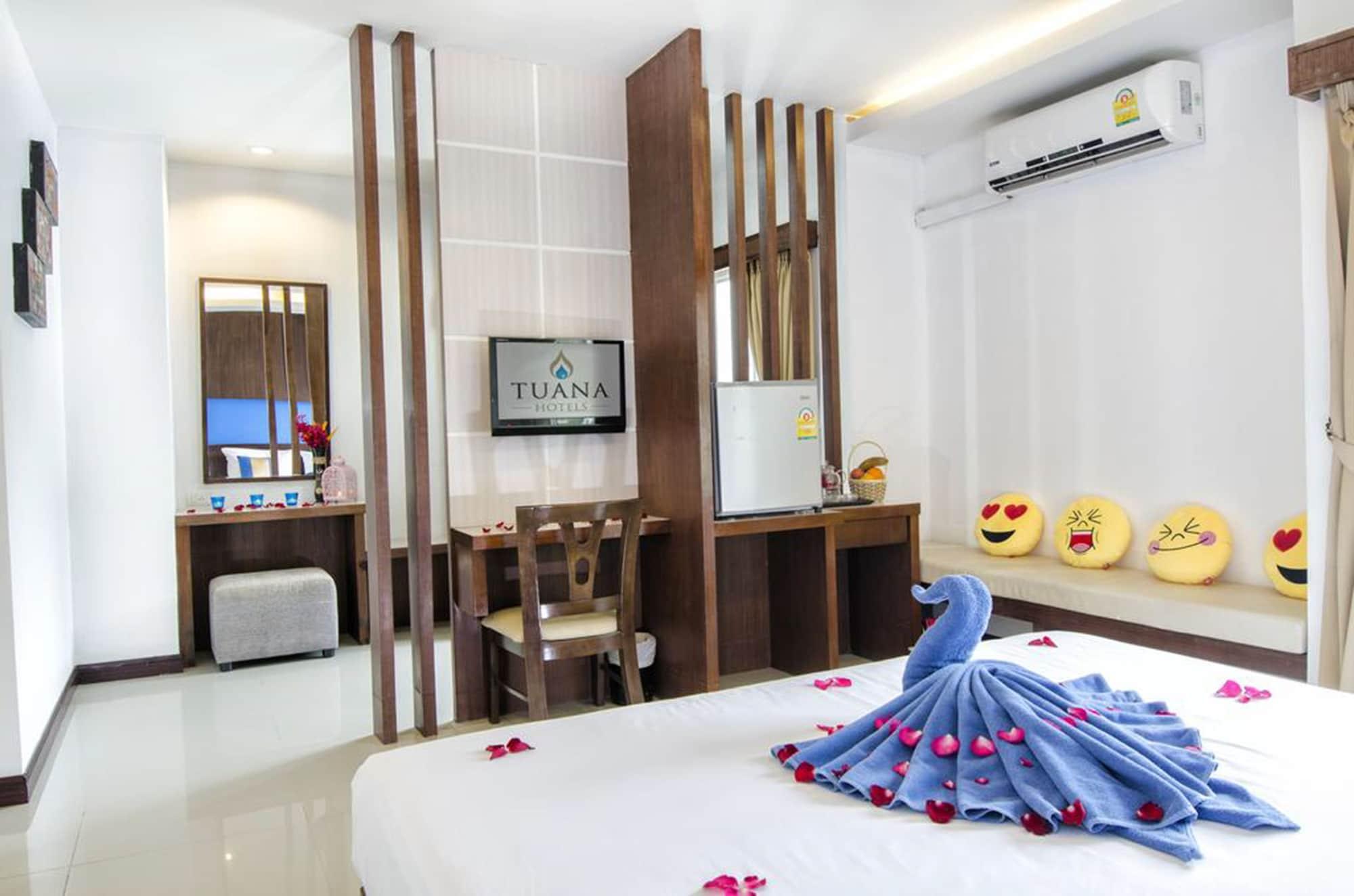 Hotel Tuana Blue Sky Patong Exterior foto