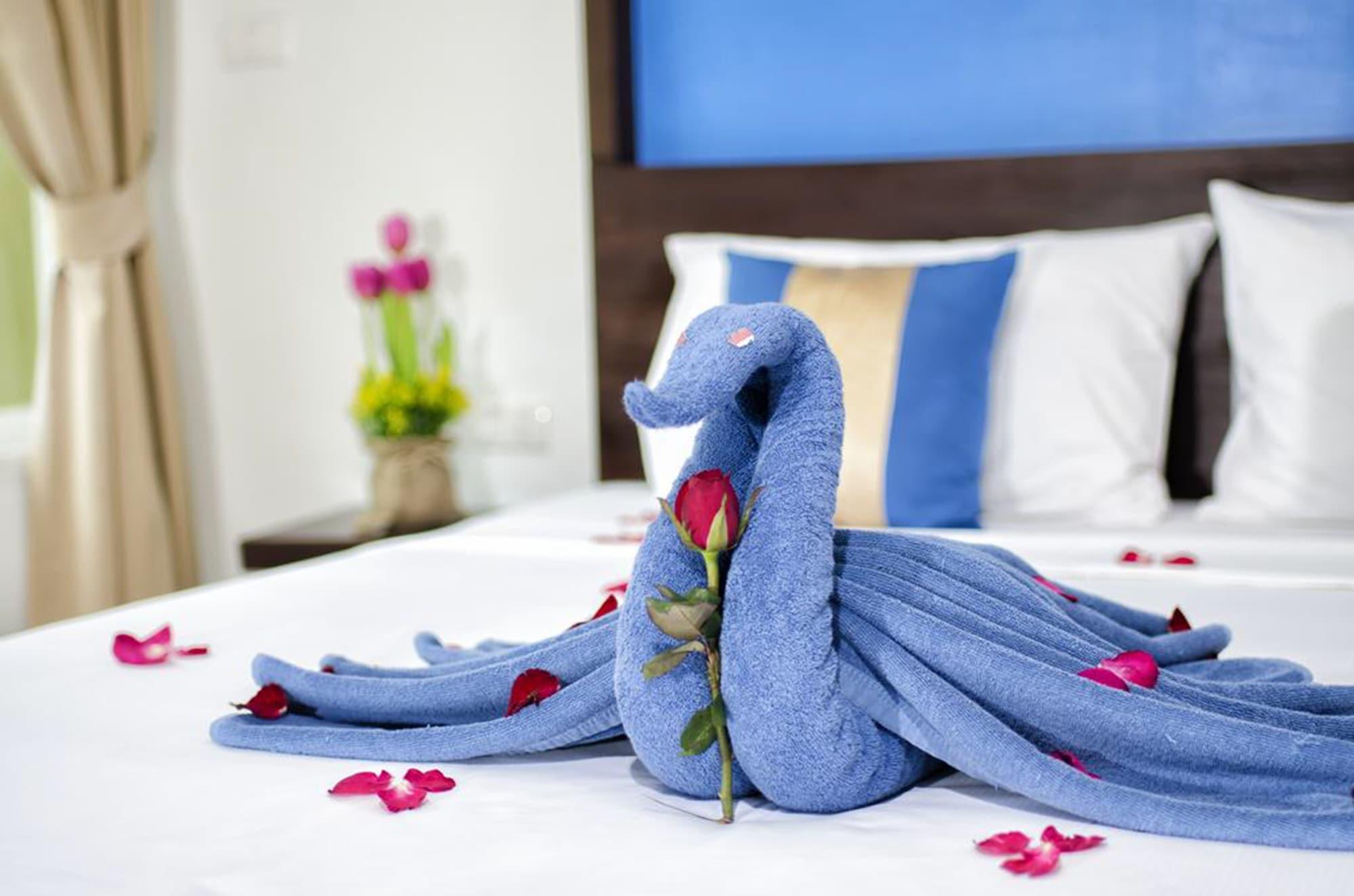 Hotel Tuana Blue Sky Patong Exterior foto