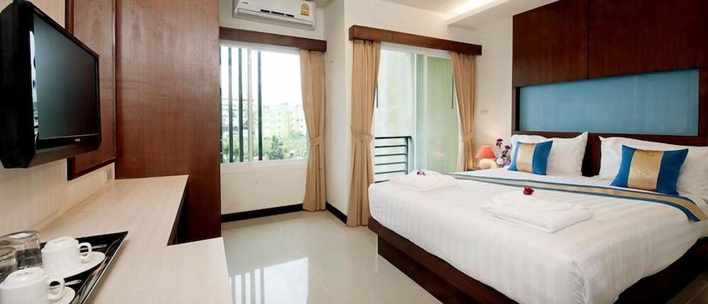 Hotel Tuana Blue Sky Patong Exterior foto