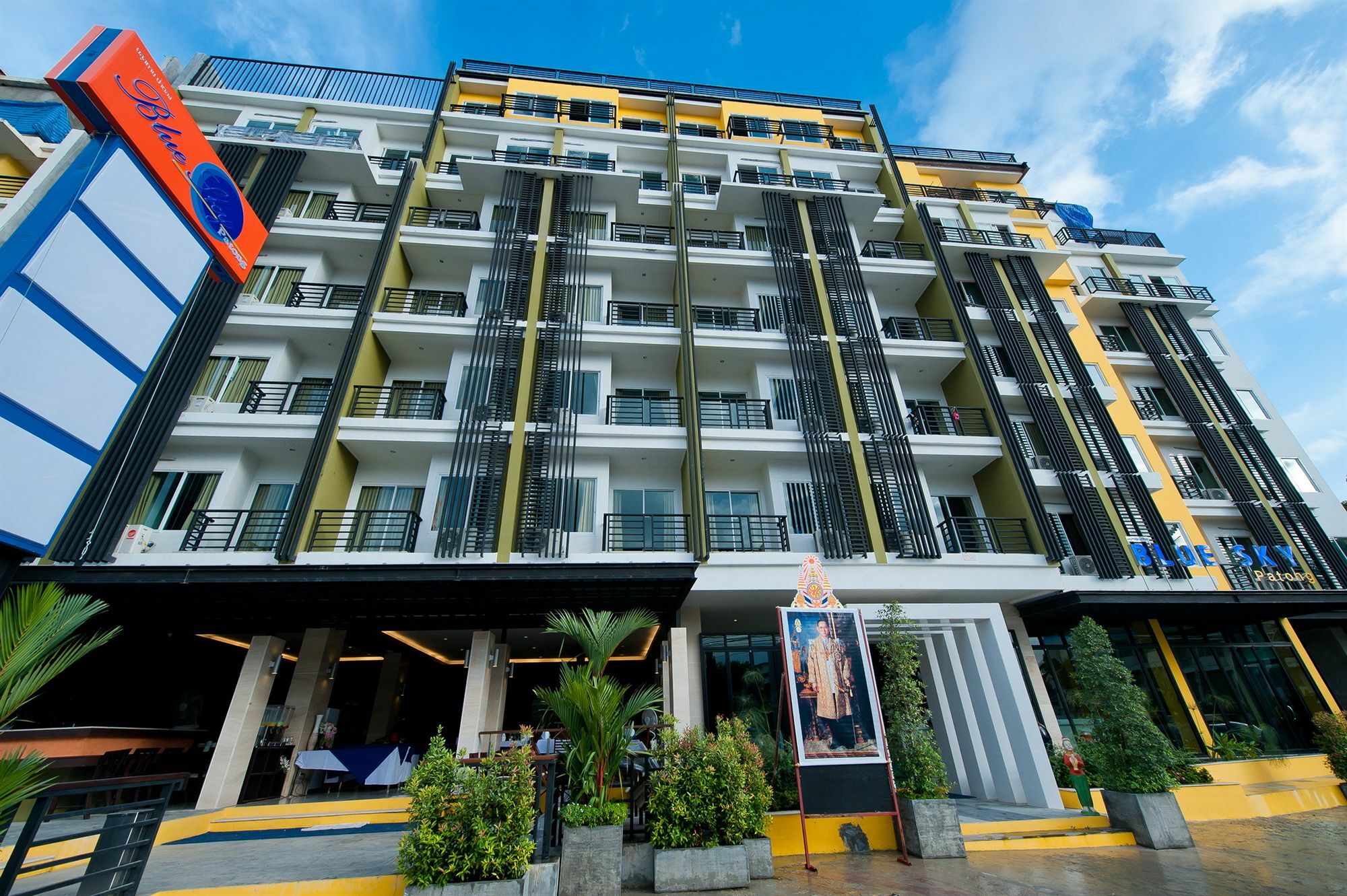 Hotel Tuana Blue Sky Patong Exterior foto