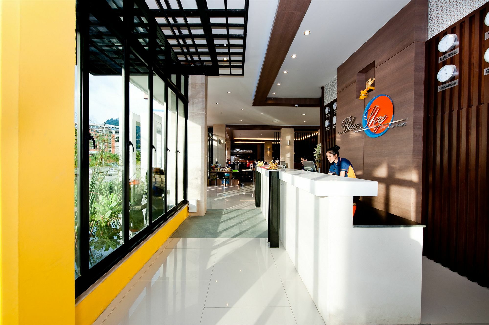 Hotel Tuana Blue Sky Patong Exterior foto