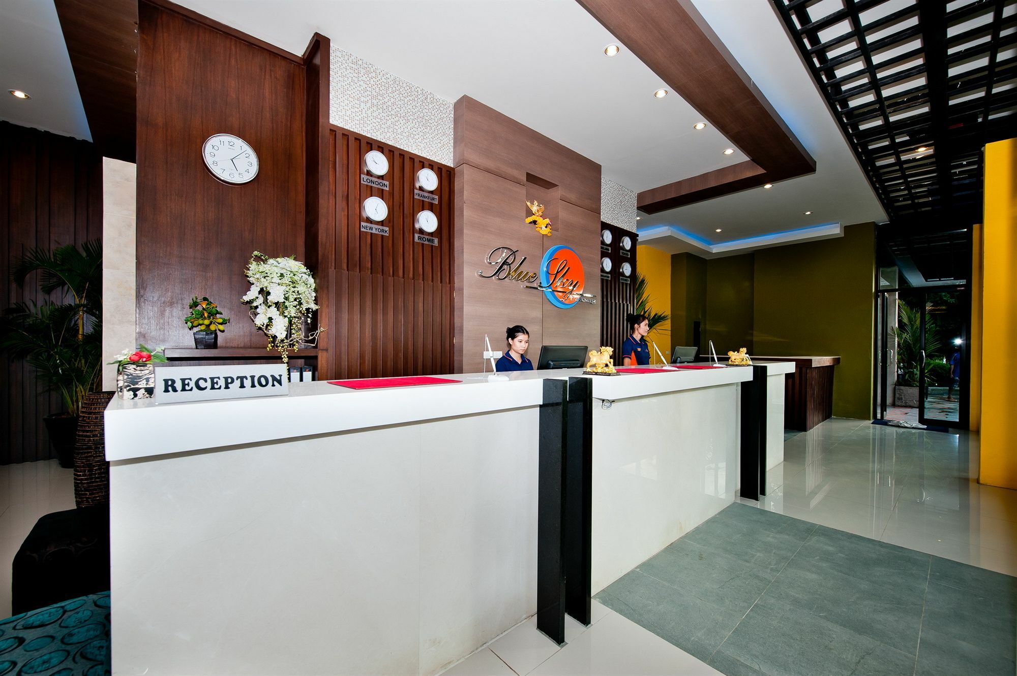 Hotel Tuana Blue Sky Patong Exterior foto