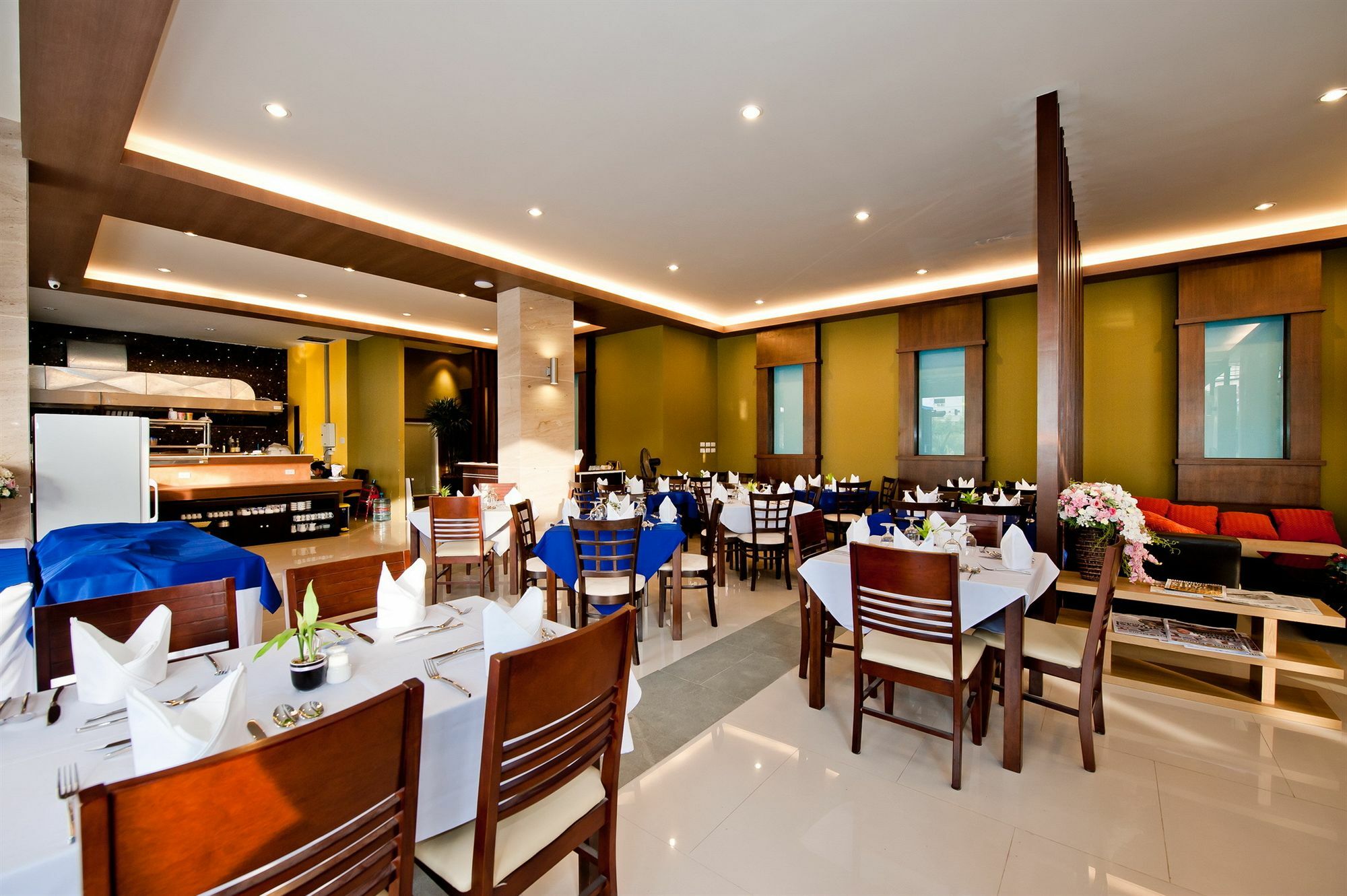 Hotel Tuana Blue Sky Patong Exterior foto
