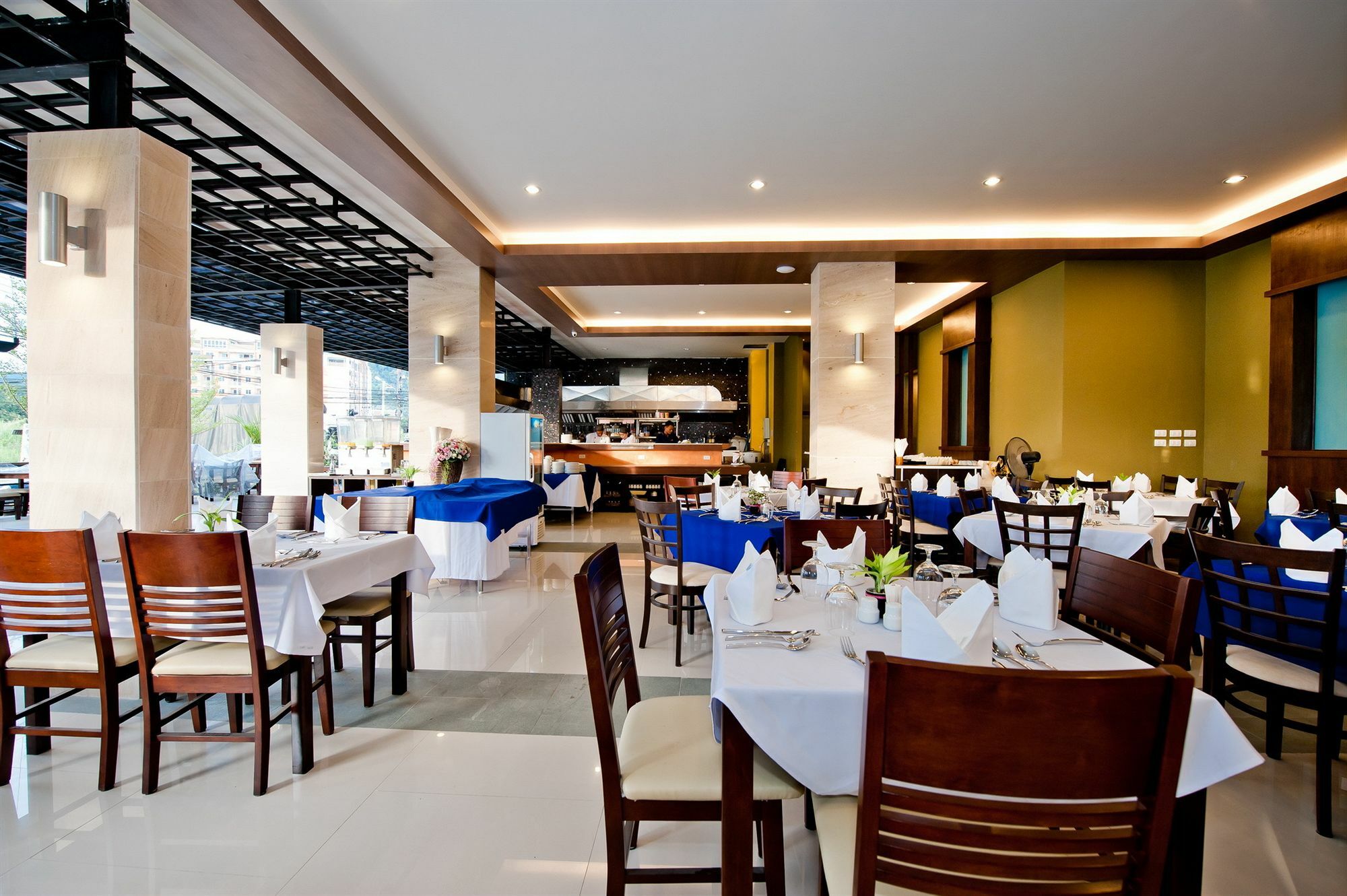 Hotel Tuana Blue Sky Patong Exterior foto